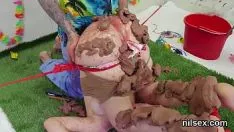 Jouer Missy Kittenish a été interprétée dans une trappe à orifice pour une manipulation abandonnée