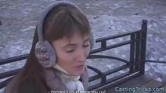 Redare Bebeluș mic cu țâțe moderate s-a întins la modelarea falsă