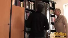 Играть Большие сиськи бабушки с узлом для моего тиснения
