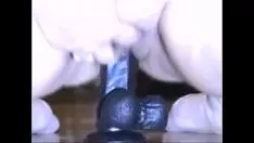 Putar Wanita saya yang sudah menikah dan dildo hitamnya