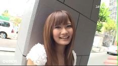 再生 日本のかわい子ちゃんは彼に彼女のフィーホールをファックさせます