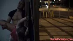Oynat Severelyfucked marooned ergen sinir hunk alır