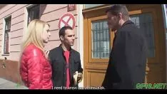 Afspelen Python paardrijden door een vuile uitnodigende blonde cutie roodachtige blueta