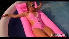 Afspelen Libidineuze rok leony april spangs swell