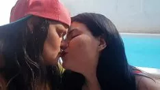 Играть Теперь это лежало в пати-бамбуме.