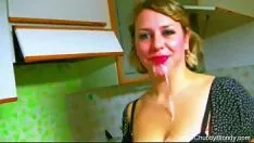 再生 hous kspoilen squanderjobのレトロスペクティブなイタリア人女性