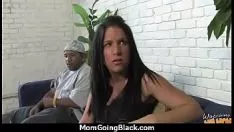 Afspelen Een uitstekende uitgesproken raciale seks met hete milf 25