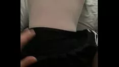 Reproduzir Jovem pauzudo alimentando a cdzinha