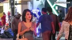 Riproduci Il vacanziere del sesso thailandese tocca la sgualdrina!