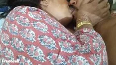 Reproduzir Meu número real bhabhi me instrui como fazer sexo com minha licença. gravação de vídeo de cera hindi