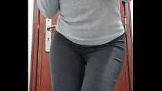 Afspelen Ik was te gehoornd in de eetgelegenheid - ik stuurde deze video-opname naar een kampioen van mijn schoonheid - ik vertelde mijn vriend dat ik moest plassen