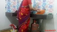 Afspelen desi bengali desi kleine stad indiase bhabhi kspoilen seks in rode sari (functionele video-opname door plaatselijke verdoving 31)