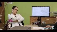 Jouer Hex la nana de la fille peu efficace vaincue et fessée
