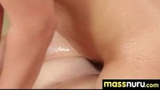Afspelen Nuru kneed eindigt met een hete douche neukbeurt 7