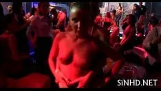 Odtwórz Orgie porno