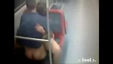 Reproduzir na passagem subterrânea