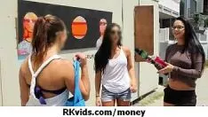 Redare Adolescenți frumoși care cumpără nenorocit pentru bani 20