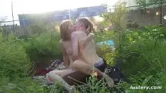 Reproducir Amor sexual al aire libre en el jardín: elaboración casera