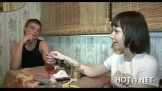Oynat Değerli hanımefendi dövülerek alır