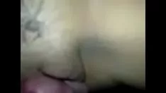 Jouer Une agréable blonde rasée avec de gros seins fait du squanderjob et de la baise