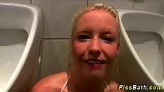 Odtwórz Wyrd slattern używa swojego przodu