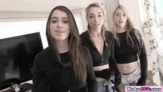 تشغيل يتعرض اللصوص Bffs للهزيمة واللعب
