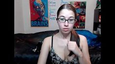 播放 宝贝 alepornchar 在忍受网络摄像头上闪光小猫 - 6cam.biz