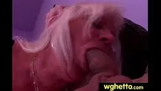 Afspelen Hete heerlijke tienerbaby en verdwaald in verbale neuk 10
