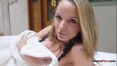 再生 spayiorのニーズを持つ美しいオーバープロテクトサックイン息子
