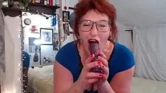 Reproducir La señorita skye está enseñando educación sexual este trimestre. la clase está en sesión. ¿Quién quiere ser mi ayudante especial?