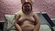 再生 飼い主が私の喉を膣のように使って私の顔を辱めるのが大好きです