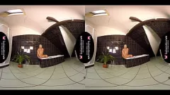 تشغيل جلسة دش منفردة: Big-Titted شقراء Lena Love'sVR Masturbation