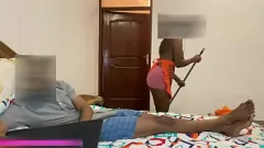 Afspelen Ebony Maid's X-rated salarisonderhandeling: grote tieten, grote kont en BBC