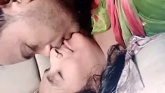 Reproduzir Desi bhabhi é pego tendo sexo proibido com devar