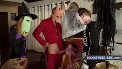 Играть Возбужденная мама