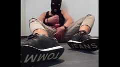 Putar Kaki makan cum fetish dengan stud amatir di sepatu kets
