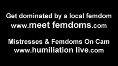 Putar Dominatrix mempermalukan pria tunduk dalam fantasi pov bdsm