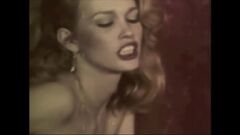 Putar Threesome Lesbian Berbulu di London Retro: Pertemuan Bi-Sexual Pussy Berbulu