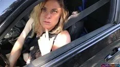 Riproduci Milf subisce il posto dell'uomo e gli fa sesso