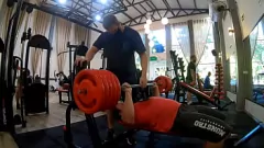 Afspelen Intensieve gymtraining met Monster Shemale: grote tieten en hardcore actie in Brazilië