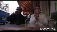 Reproducir Caliente de la noche floozy chupa un blanqueador jactancioso punt y es derrotado severamente