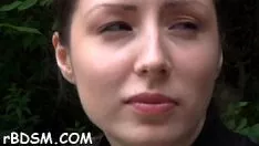 Abspielen reißerischer Stupser auf abgegrenzten Röcken und glatt rasierten Mösen