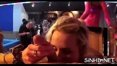 Reproducir Por favor sobre el sexo en grupo