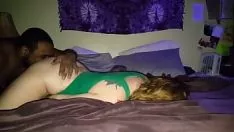 تشغيل طفل ساخن يحصل على الخالي من الدسم في كلية وضع حزبًا سياسيًا