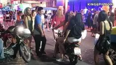 Abspielen Asia-Sex-Urlauber lutscht siamesische Missys